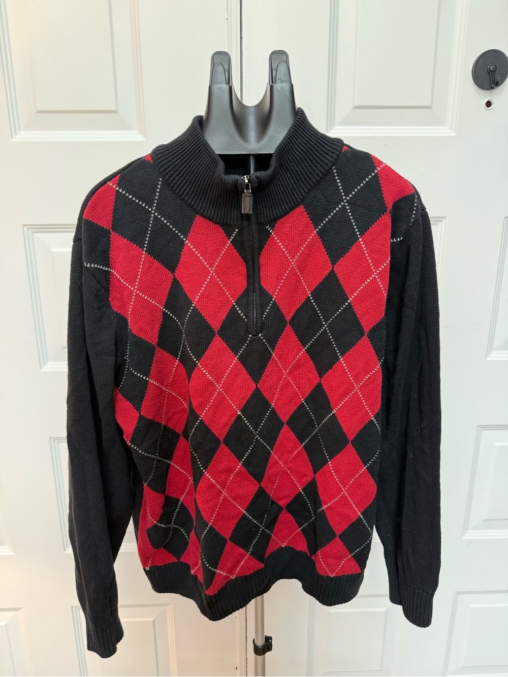 Simply Styled Men's Black and Red Argyle Half-Zip Sweater